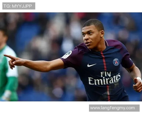 足球明星互问趣图大集合展现球场背后的友谊与竞争