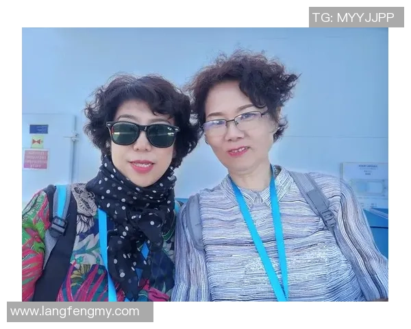 在繁忙大街上偶遇足球明星的奇妙瞬间与难忘回忆